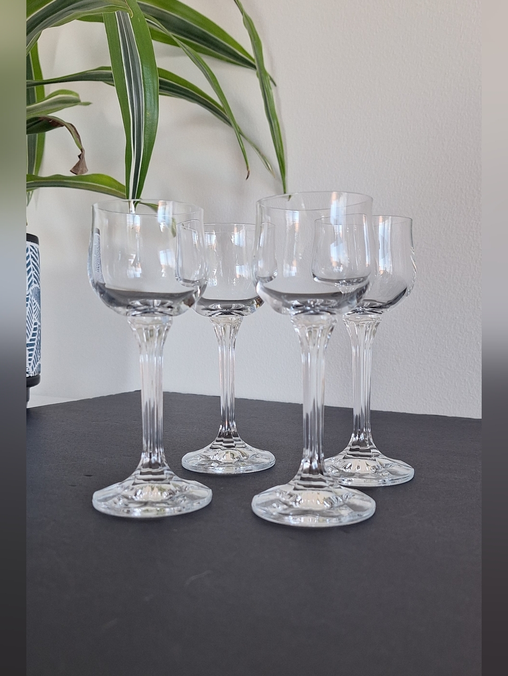 Set of 4 crystal liqueur glasses